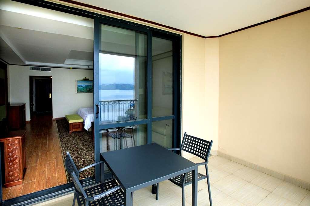 Goma Serena Hotel Room photo